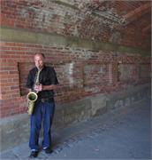 sax player tunnel 1